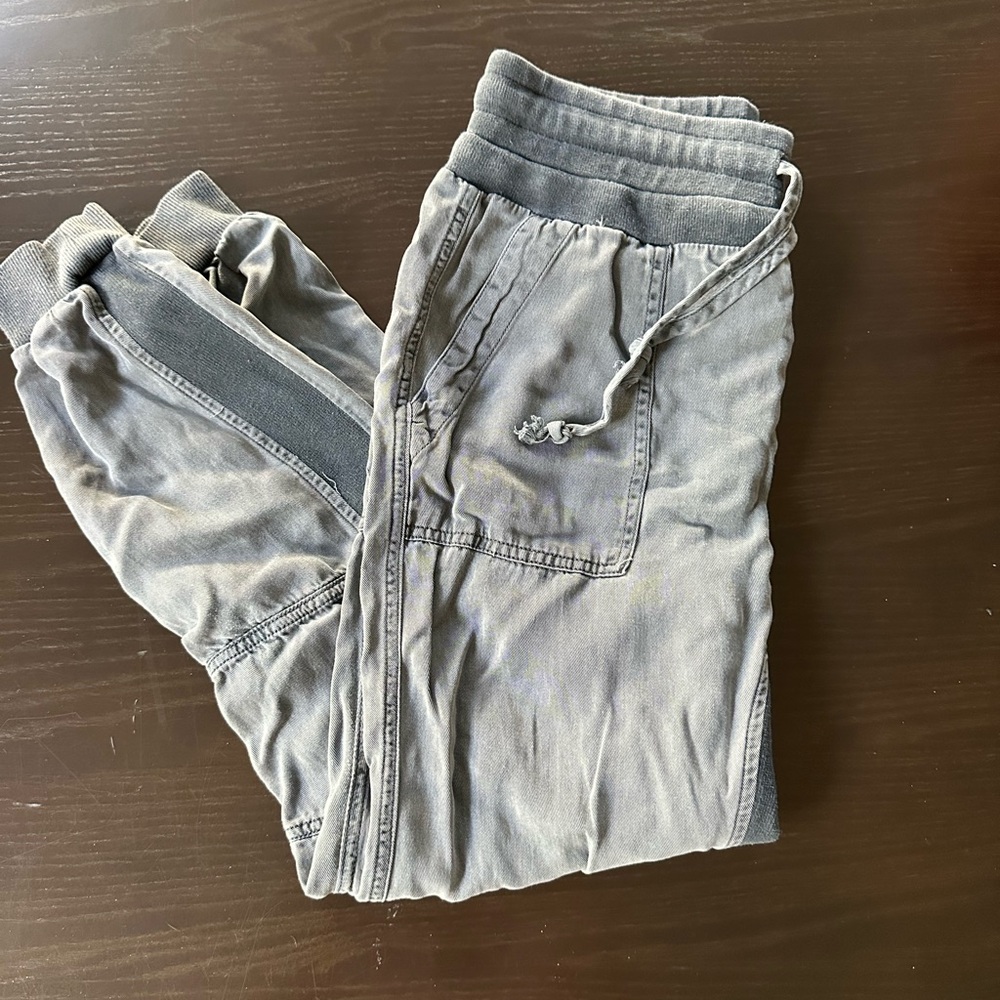 Vince Gray Textured Jogger Pants